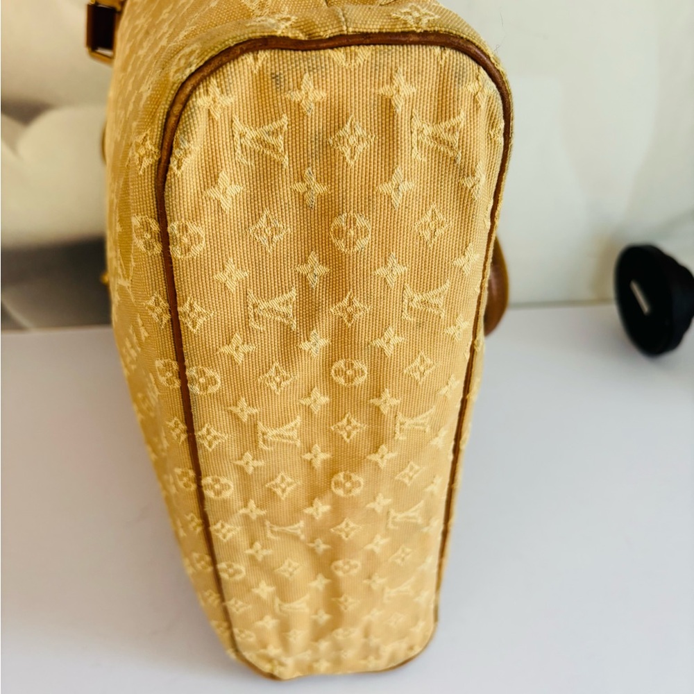 Authentic Louis Vuitton Lucille GM - Picture 8 of 15